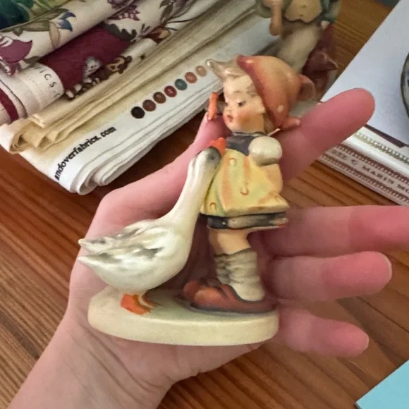 Hummel Figurine Girl With Geese Made in Germany - Picture 3 of 3